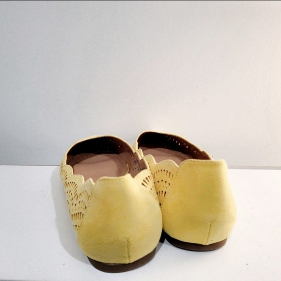 Women's Breathable Yellow Shoes Comfort Size 10 W New - Picture 3 of 4